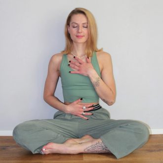 Hanna Behr
Outdoor Yoga Flow